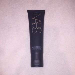 NARS velvet matte skin tint Alaska